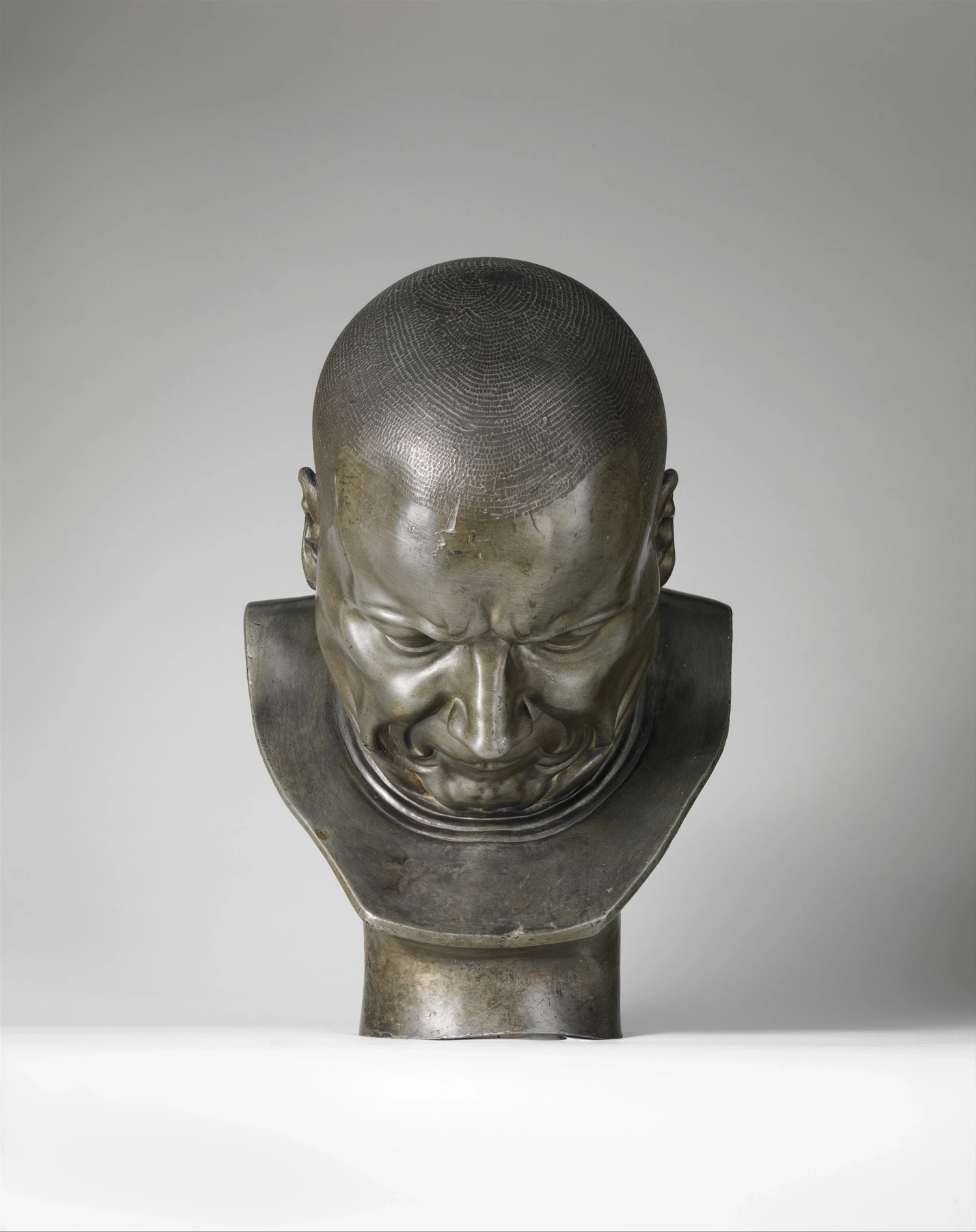 Skulptur mit dem Titel "Ein Heuchler und ein Verleumder" von Franz Xaver Messerschmidt